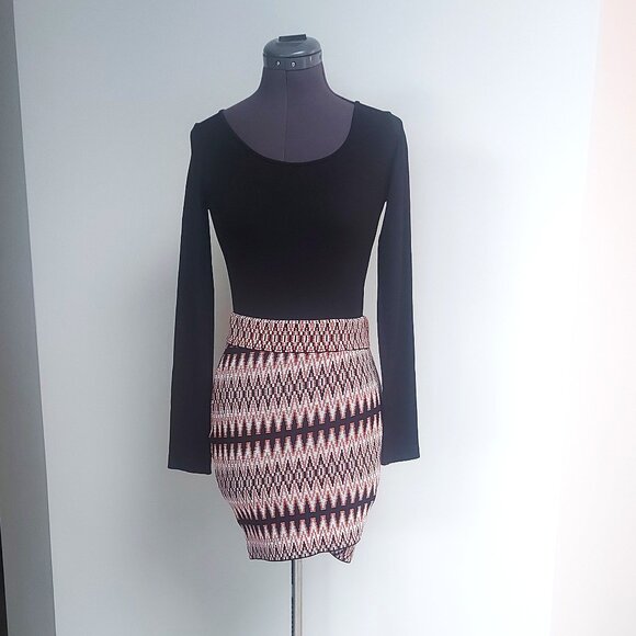 Valentino Spa Collection, Pull-On, Black, White, & Copper Mini Skirt - Size XS - Picture 1 of 7